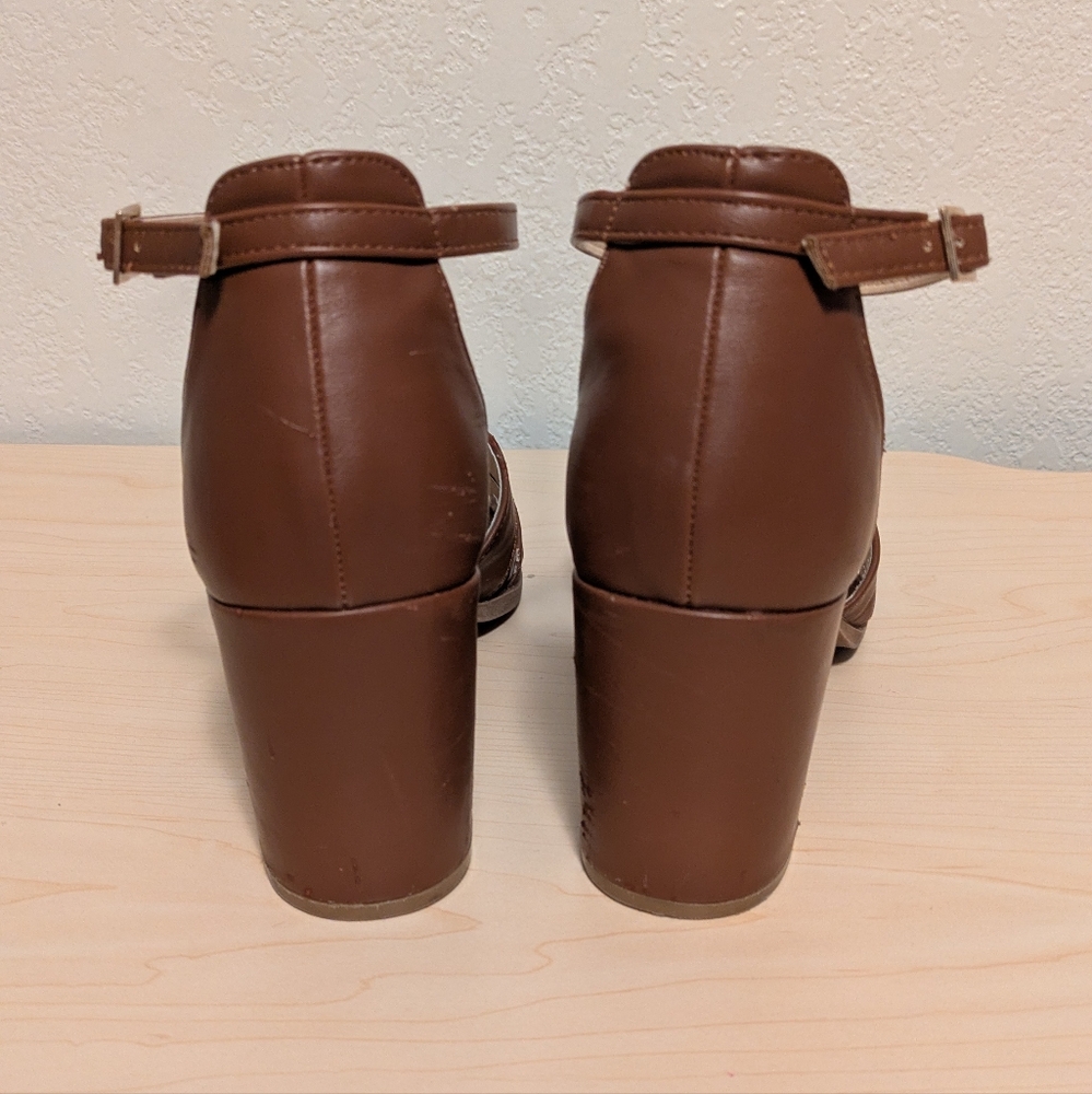 Jones New York Brown Leather Block Heel Sandals with Gold Accent - Picture 3 of 8
